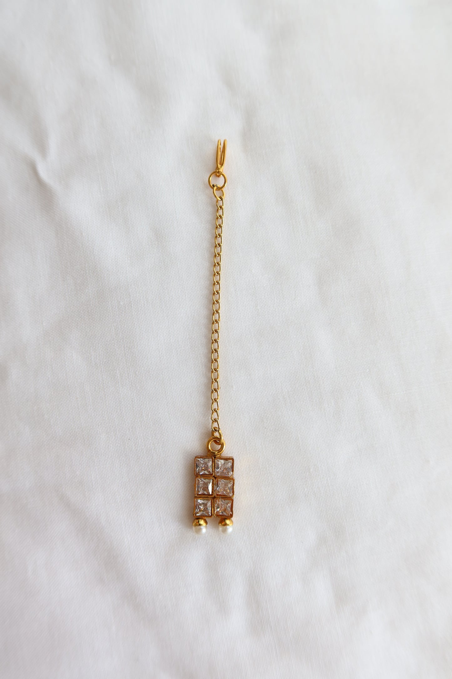 Gold Alloy Mangtikka Hair Accessory